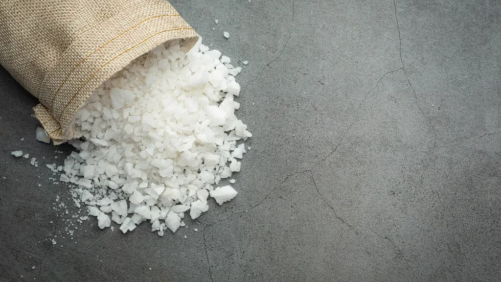 Aluminium sulfate (Al₂(SO₄)₃)